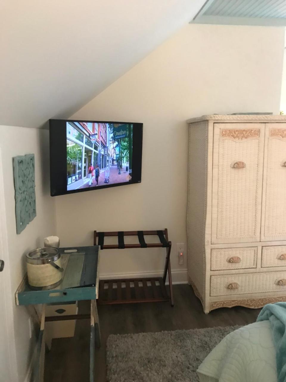 Caroline'S Bed And Breakfast Съмървил Екстериор снимка