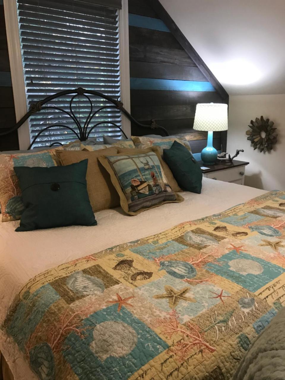 Caroline'S Bed And Breakfast Съмървил Екстериор снимка
