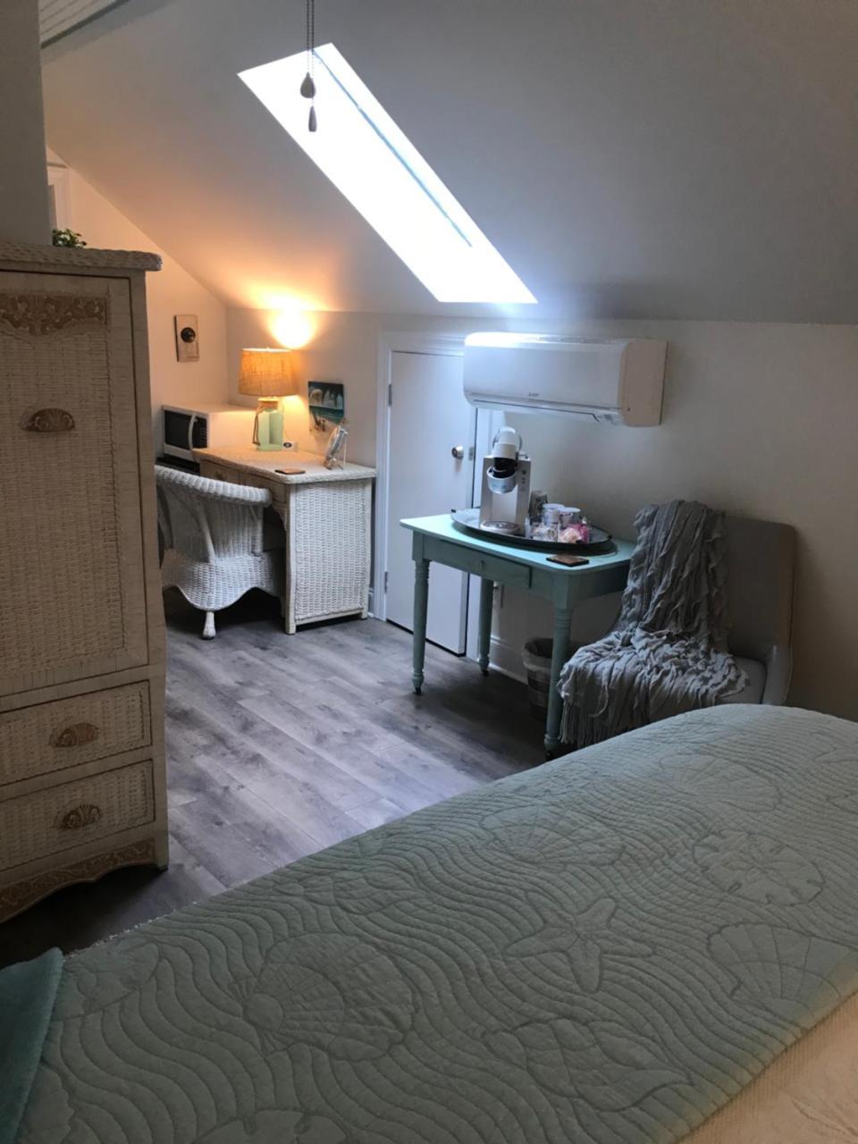 Caroline'S Bed And Breakfast Съмървил Екстериор снимка