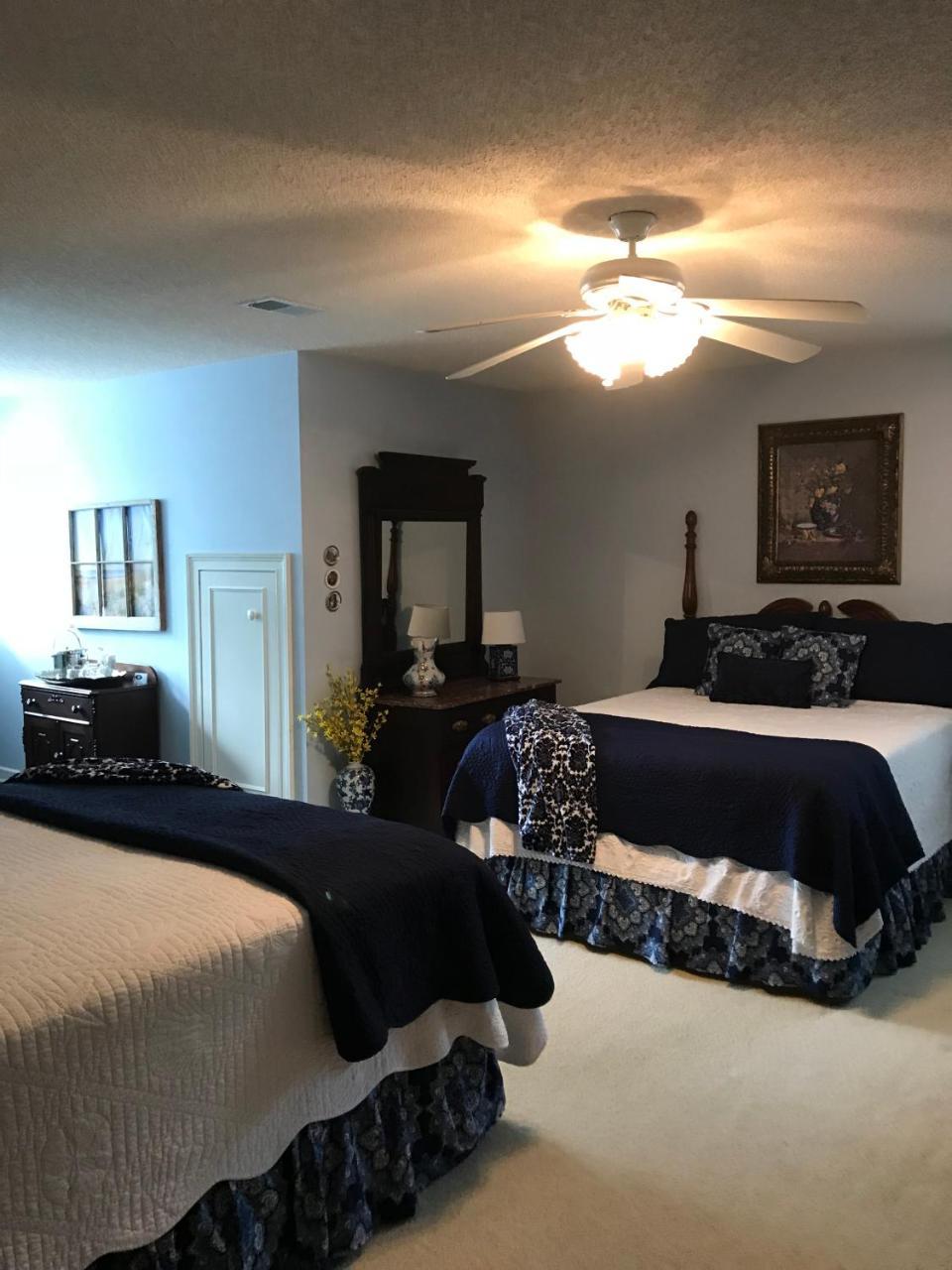 Caroline'S Bed And Breakfast Съмървил Екстериор снимка