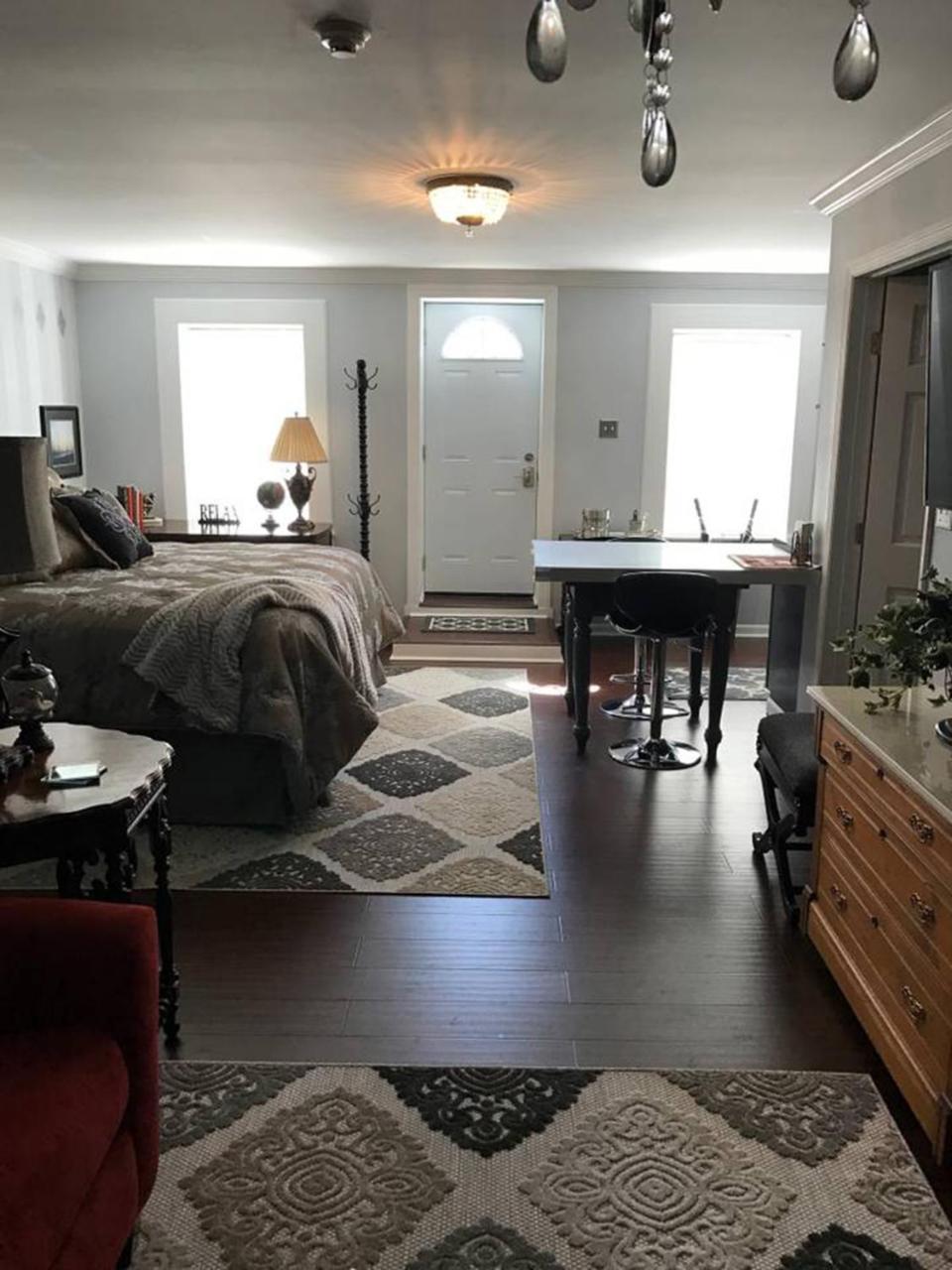 Caroline'S Bed And Breakfast Съмървил Екстериор снимка