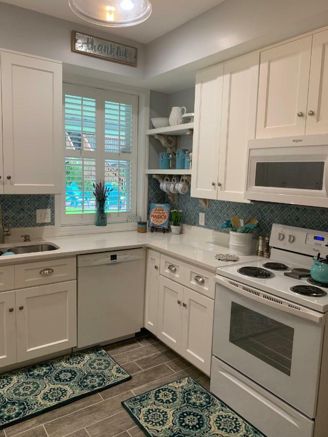 Caroline'S Bed And Breakfast Съмървил Екстериор снимка